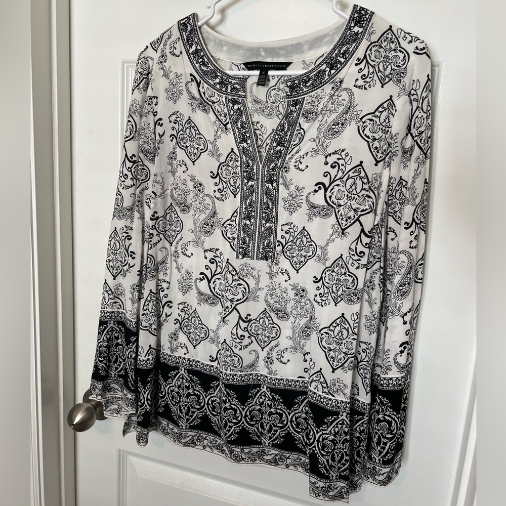 White and black tunic blouse